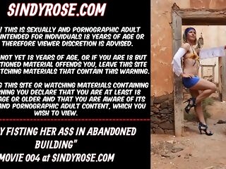 Gipsy fisting her arse in deserted mansion