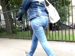 mature mom with huge ass